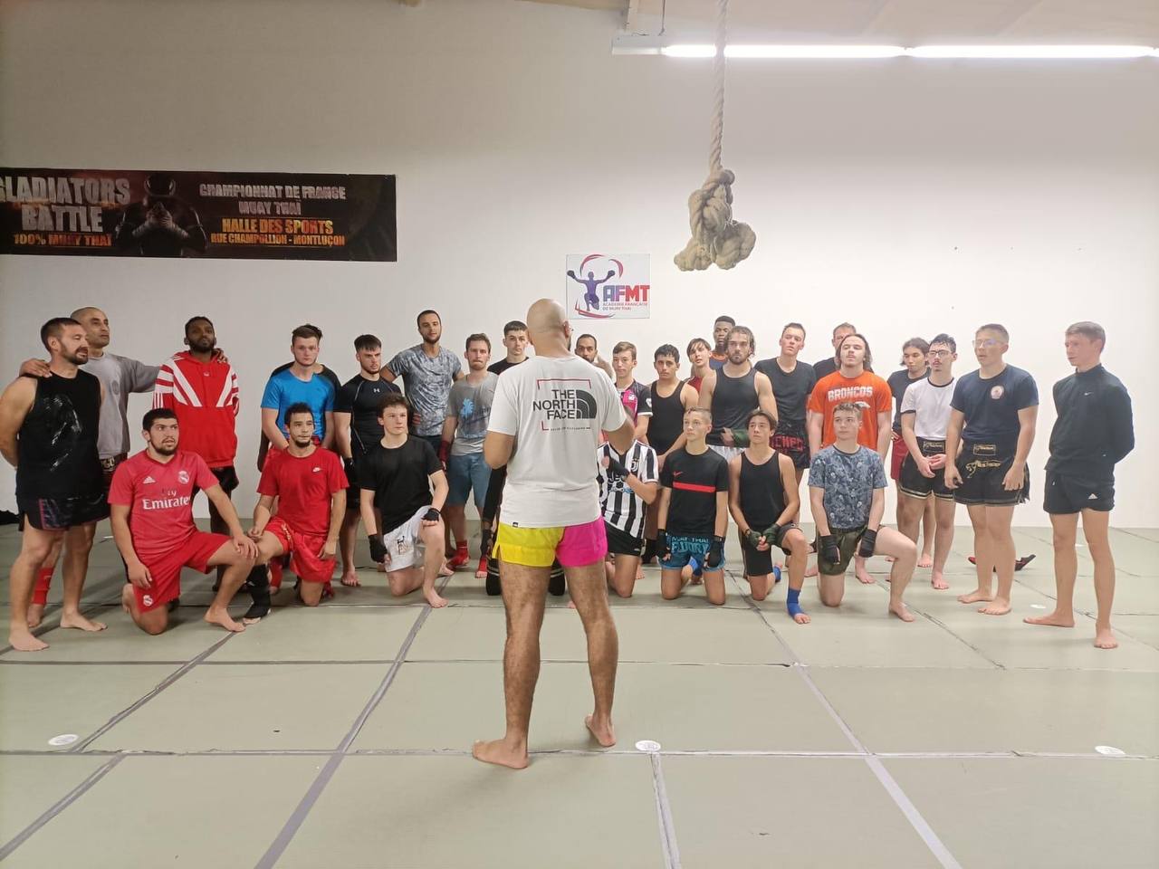 Esprit d'équipe et solidarité boxe thaï Jaga Fight